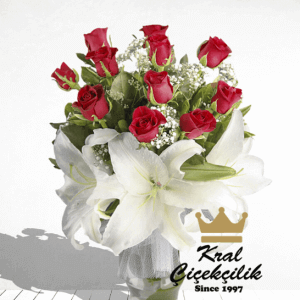 Vazo İçinde 11 Adet Kırmızı güller ve Lilyum Goncaları Seni Seviyorum Demek Bu Çiçeklerin En Kolay Yolu Lilyum ve Güllerin ortak Buluşmaları